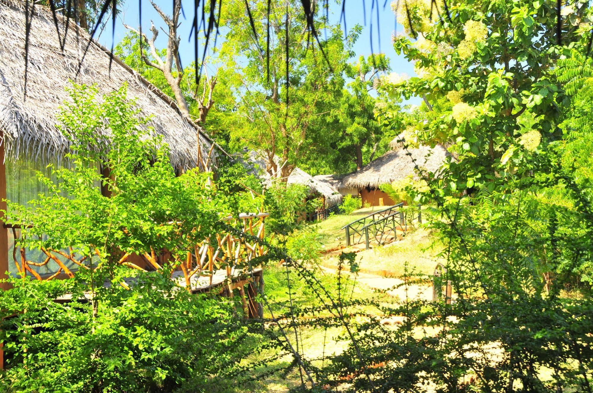 Yala Beddegama Eco Hotel Kataragama Bagian luar foto